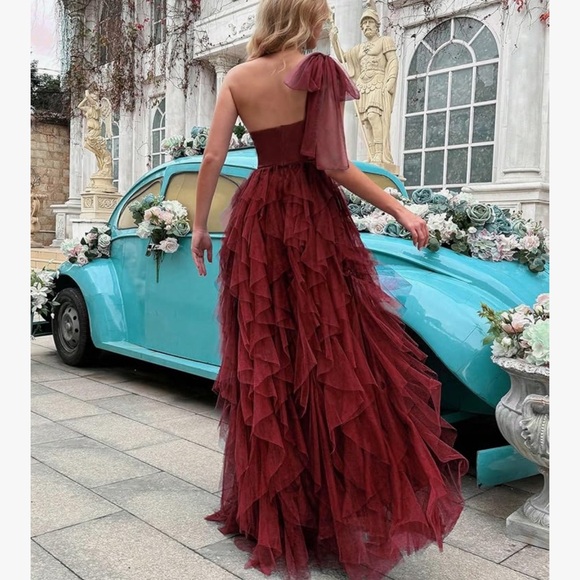 Elegant Burgundy wedding Dress - Picture 2 of 2